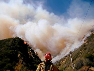 Δράμα δίχως τέλος στην Καλιφόρνια: Μανιασμένοι άνεμοι δυναμώνουν την φωτιά - 200 αγνοούμενοι